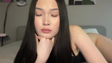 Snapshot of jennie_yung chatting on 04-13-26, 10:37 jennie_yung online show from 04-13-26, 10:37