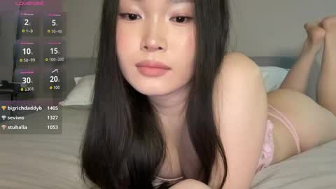 Snapshot of jennie_yung chatting on 04-22-26, 12:35 jennie_yung online show from 04-22-26, 12:35