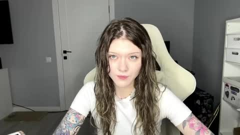 Snapshot of jenniehospelhorn chatting on 06-08-26, 07:53 Michelle online show from 06-08-26, 07:53