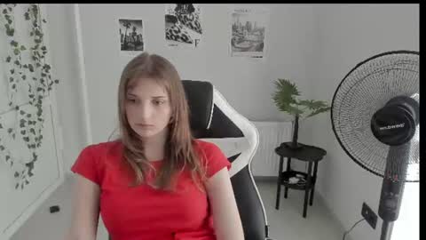 Snapshot of jenniestar chatting on 06-22-26, 03:20 Karla online show from 06-22-26, 03:20