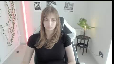 Snapshot of jenniestar chatting on 06-24-26, 12:26 Karla online show from 06-24-26, 12:26
