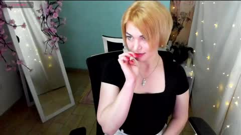 Snapshot of jennifer_cuttie chatting on 05-05-26, 06:54 Jennifer online show from 05-05-26, 06:54