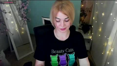 Snapshot of jennifer_cuttie chatting on 05-07-26, 01:05 Jennifer online show from 05-07-26, 01:05