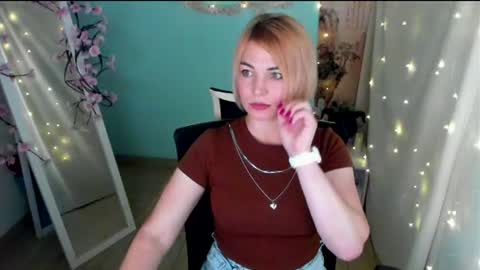 Snapshot of jennifer_cuttie chatting on 06-16-26, 01:25 Jennifer online show from 06-16-26, 01:25