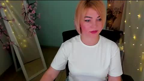 Snapshot of jennifer_cuttie chatting on 06-19-26, 07:12 Jennifer online show from 06-19-26, 07:12