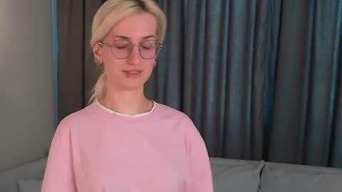 Snapshot of jenniferfox_ chatting on 06-24-26, 06:34 Anna online show from 06-24-26, 06:34