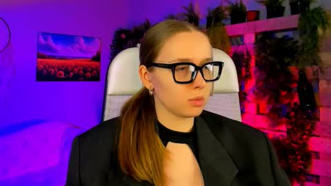 Jennifer online show from 02-03-26, 05:07