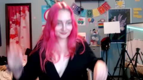 Jennifer Gwen online show from 11-18-25, 02:17