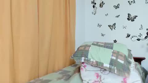 Snapshot of jenniferloveyou chatting on 11-19-25, 04:18 jenniferloveyou online show from 11-19-25, 04:18