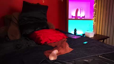 Snapshot of jenniferstarcd chatting on 12-16-25, 10:59 Jennifer Star online show from 12-16-25, 10:59