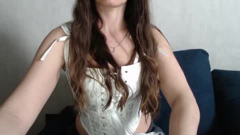 Snapshot of jennnamaaya chatting on 05-13-26, 08:44 Jenny online show from 05-13-26, 08:44
