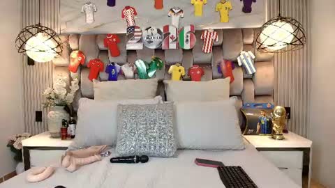 Snapshot of jennsexy_ chatting on 07-18-26, 07:17 Jennsexy online show from 07-18-26, 07:17