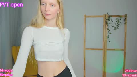 Snapshot of jenny_ames chatting on 12-11-24, 09:01 Jenny  online show from 12-11-24, 09:01