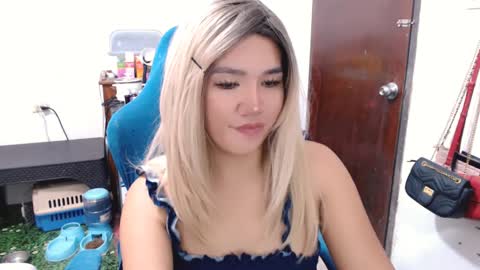 Snapshot of jenny_fromphil chatting on 01-16-25, 04:07 Jenny online show from 01-16-25, 04:07