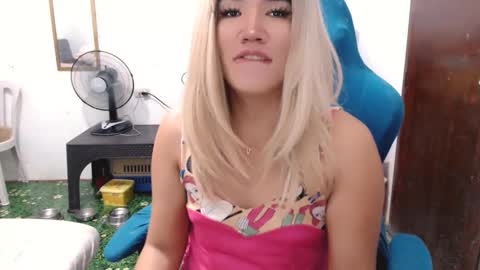 Snapshot of jenny_fromphil chatting on 02-21-25, 06:04 Jenny online show from 02-21-25, 06:04