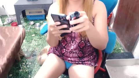 Snapshot of jenny_fromphil chatting on 02-25-25, 05:25 Jenny online show from 02-25-25, 05:25