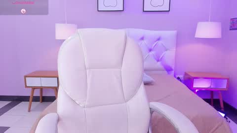 Snapshot of jenny_golden1 chatting on 02-07-25, 02:37 Jenny  online show from 02-07-25, 02:37