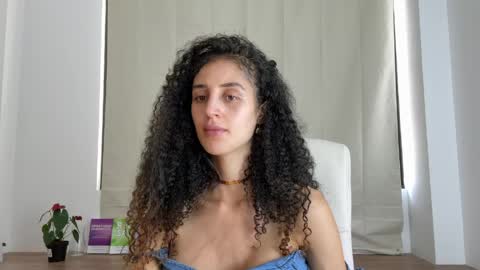 Snapshot of jennytaborda_oficial chatting on 05-26-26, 04:14 Jenny taborda online show from 05-26-26, 04:14