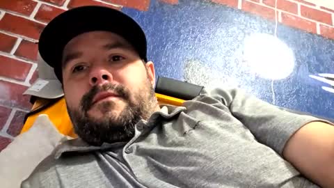 Snapshot of jerbonezgood chatting on 12-21-25, 09:44 Lous online show from 12-21-25, 09:44