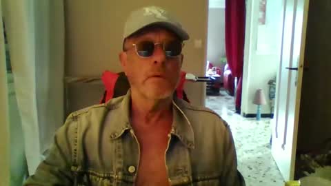 Snapshot of jerflor chatting on 11-02-25, 01:57 jerflor online show from 11-02-25, 01:57