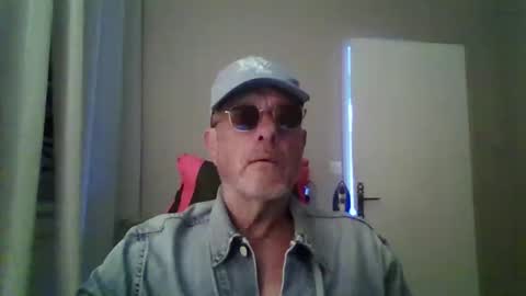 Snapshot of jerflor chatting on 11-19-25, 02:50 jerflor online show from 11-19-25, 02:50