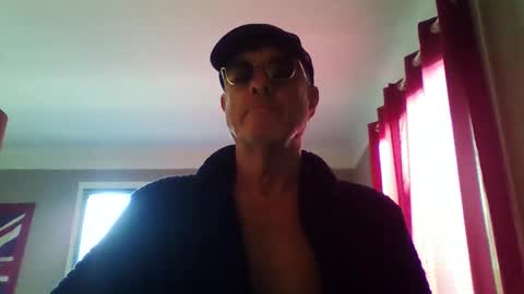 Snapshot of jerflor chatting on 12-17-25, 11:49 jerflor online show from 12-17-25, 11:49