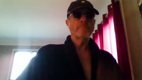 Snapshot of jerflor chatting on 12-22-25, 12:57 jerflor online show from 12-22-25, 12:57