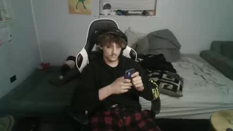 jerimiahslhong online show from 11-20-25, 02:34