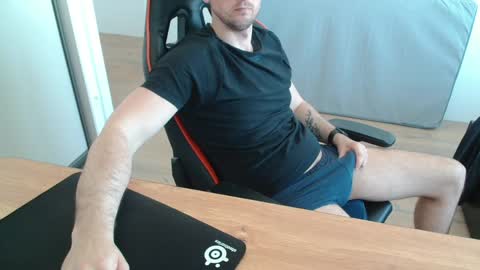 Snapshot of jerklove1006 chatting on 04-18-26, 12:09 Boy likes daddies online show from 04-18-26, 12:09
