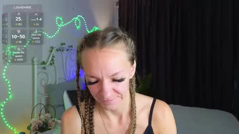 Snapshot of jesica_moon_peachy chatting on 10-16-25, 01:28 jesica_moon_peachy online show from 10-16-25, 01:28