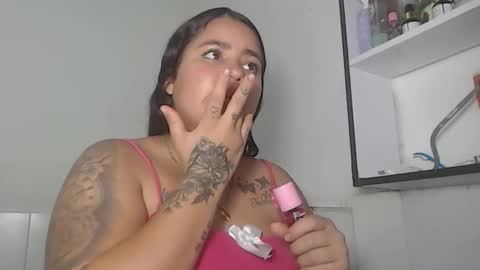 Snapshot of jess_beauty chatting on 05-21-26, 12:23 jess beauty online show from 05-21-26, 12:23