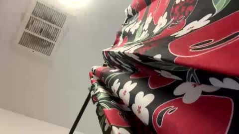 Snapshot of jesselopezcali chatting on 06-07-26, 06:11 Hungjessy online show from 06-07-26, 06:11