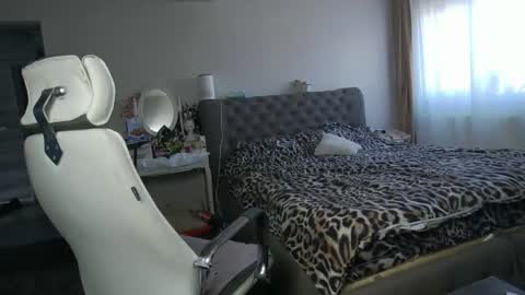 Maria online show from 12-04-25, 12:03