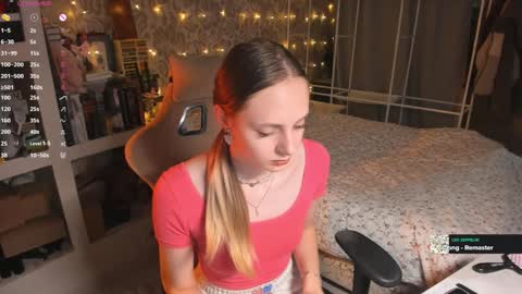 Snapshot of jessica_jane_ chatting on 12-21-24, 02:09 Mila online show from 12-21-24, 02:09