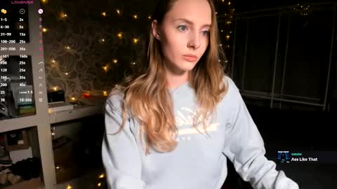 Snapshot of jessica_jane_ chatting on 03-06-25, 12:10 Mila online show from 03-06-25, 12:10