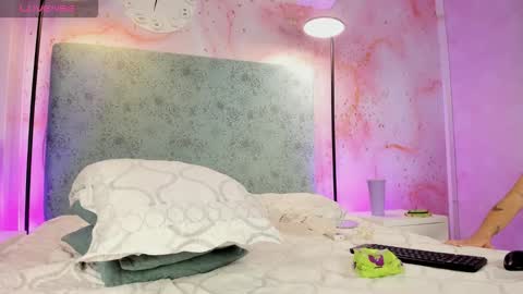 JESSI AND NAOMI online show from 01-15-26, 12:26