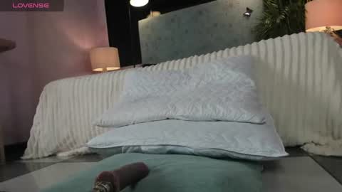JESSI AND NAOMI online show from 07-12-26, 02:57