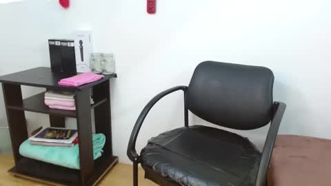 Snapshot of jessicarabbit4 chatting on 01-27-25, 01:37 jessicarabbit4 online show from 01-27-25, 01:37