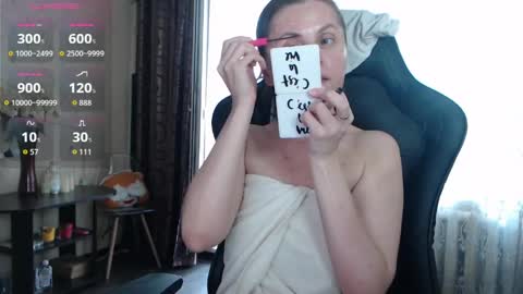 Snapshot of jessiemays chatting on 06-08-26, 11:43 Jess online show from 06-08-26, 11:43
