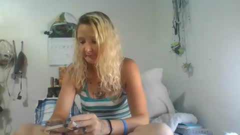 Snapshot of jessiepooh6969 chatting on 08-09-26, 08:36 Wonderland online show from 08-09-26, 08:36