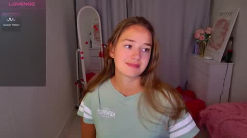 Snapshot of jessiestarz chatting on 02-21-26, 01:56 Jessi online show from 02-21-26, 01:56