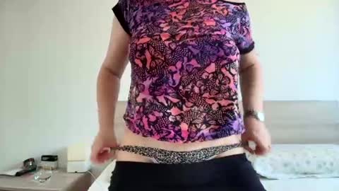 Snapshot of jessika97 chatting on 06-11-26, 06:11 jessika97 online show from 06-11-26, 06:11