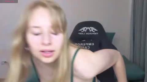 Snapshot of jessy_comely chatting on 07-13-26, 02:31 Jessy online show from 07-13-26, 02:31