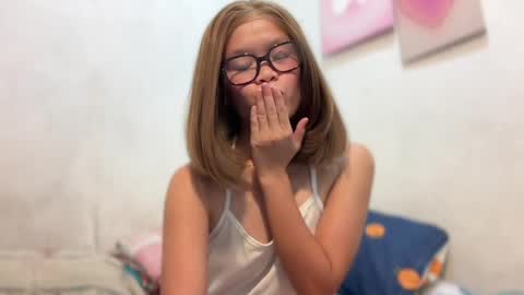 Snapshot of jessy_fox888 chatting on 05-23-26, 10:52 Jessy online show from 05-23-26, 10:52