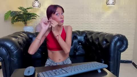 Snapshot of jessy_skinny_ chatting on 10-05-25, 02:43 Jessy online show from 10-05-25, 02:43