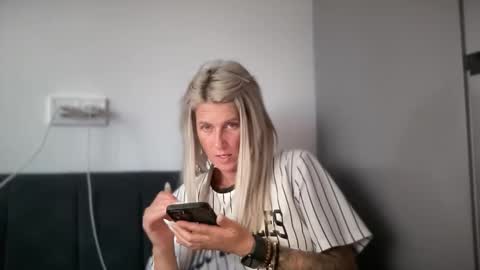 Jessye online show from 10-20-25, 02:28