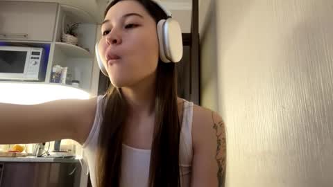 Lynn online show from 10-27-25, 07:23