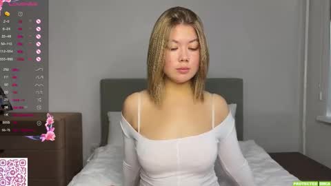 Mona online show from 10-10-25, 04:22