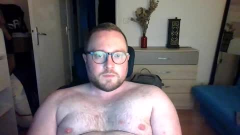 Snapshot of jeuneloup92 chatting on 11-21-25, 05:00 jeuneloup92 online show from 11-21-25, 05:00