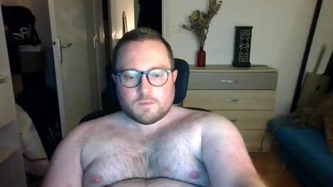 Snapshot of jeuneloup92 chatting on 12-02-25, 04:57 jeuneloup92 online show from 12-02-25, 04:57